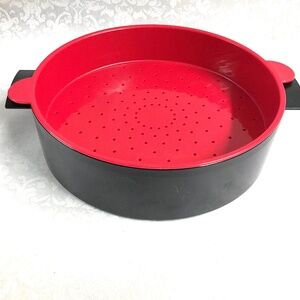 Tupperware 9"X2.5”. Microwave Steamer